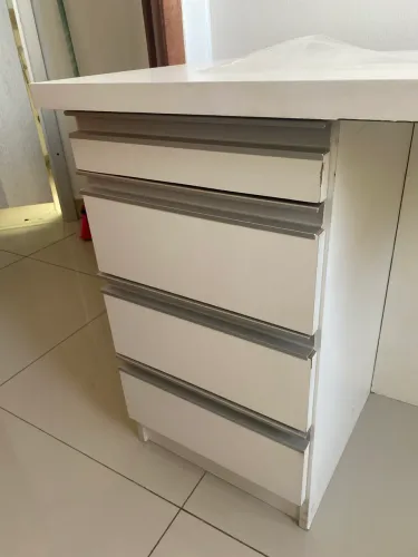 Mesa de Escritório / Escrivaninha com Gavetas
