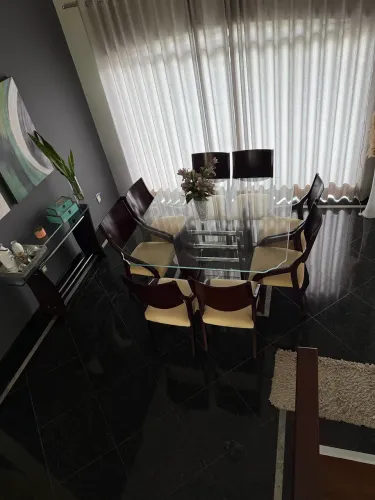 MESA DE JANTAR E APARADOR