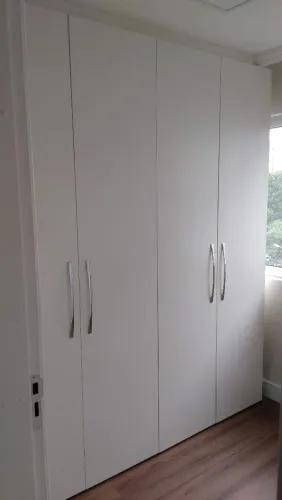 Roupeiro 4 portas em MDF