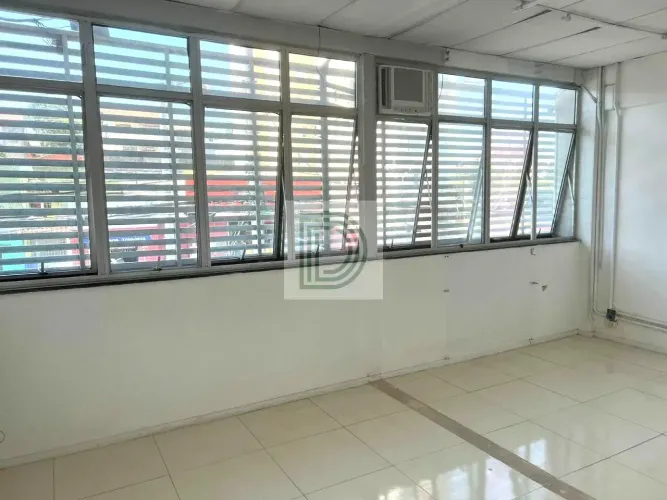 Excelente sala comercial em avenida de alto fluxo - Rio pequeno.