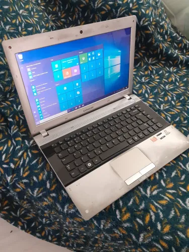 Notebook Samsung RV415, Dual Core, 4gb memória HD 320gb funciona perfeitamente todo bom