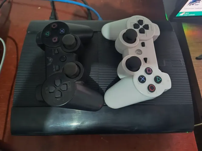 PS3 super slim desbloqueado  (não envio e não baixo o valor)