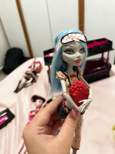 MONSTER HIGH GHOULIA DEAD TIRED