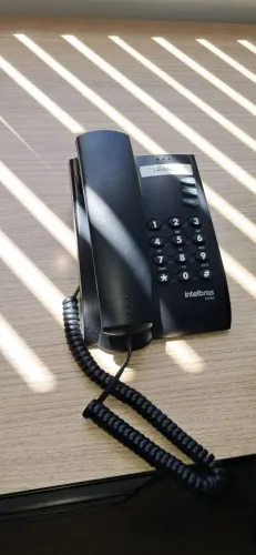 Telefone pleno intelbras com fio preto