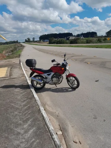 Moto boa,motor e caixa revisados,pneus bons,transmissão boa,elétrica 100%,painel novo,doc