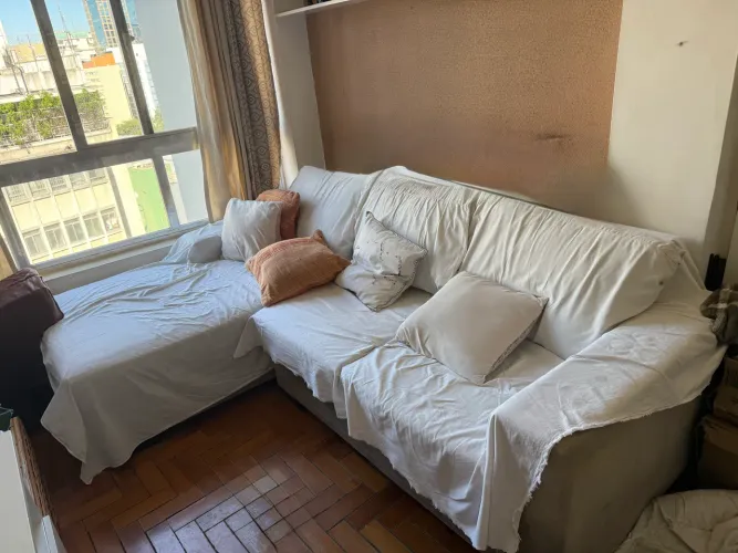 Sofá em L três lugares
