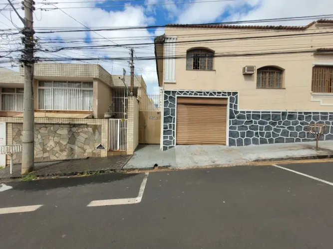 Casa para locação no bairro Lídice