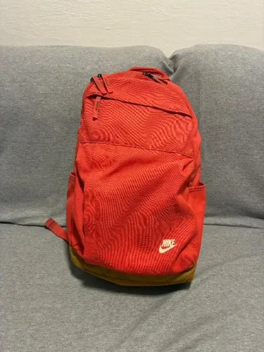 Mochila Nike em perfeito estado