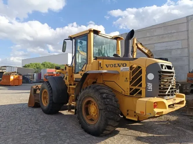 Pá carregadeira Volvo L60F ano 2017