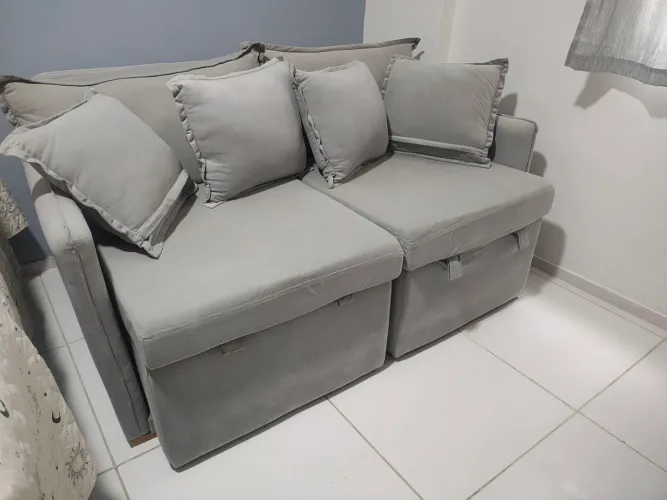 Vendo sofá cama retrátil de veludo cinza bipartido