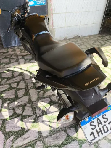 Moto Titan