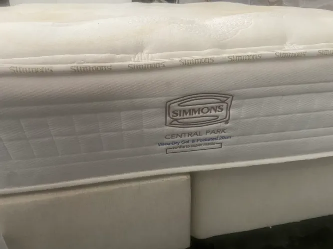 Cama Box Queen Size + Colchão Simmons Padrão Americano 