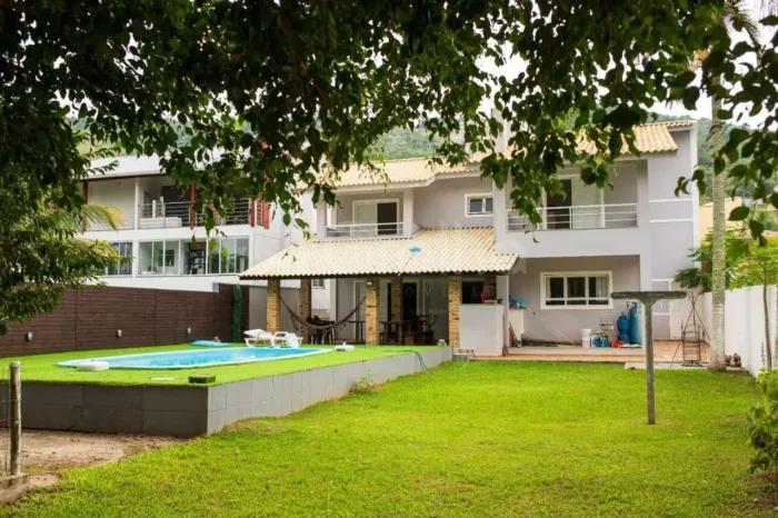 Casa para Venda em Florianópolis, Praia Brava, 5 dormitórios, 2 suítes, 4 banheiros, 4 vag