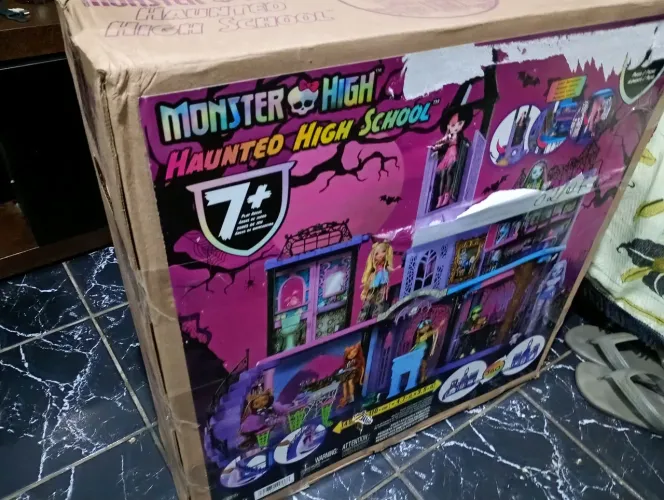 Mansão Boneca Monster High Escola Do Terror Gigante Roxa