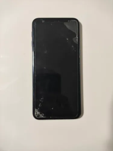 J6 plus com Película 