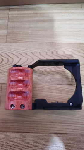 CAGE ZV-E10 emadeirada