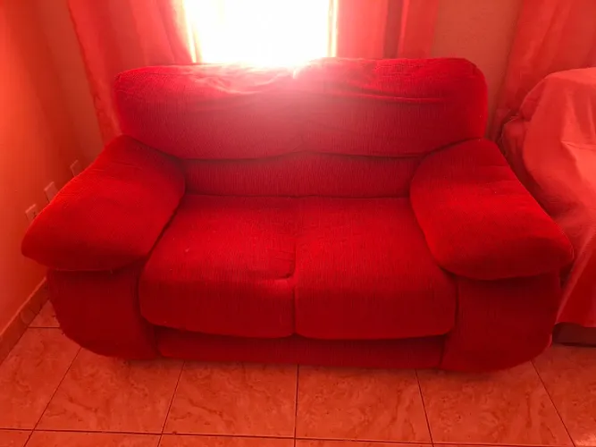 Sofá tecido vermelho