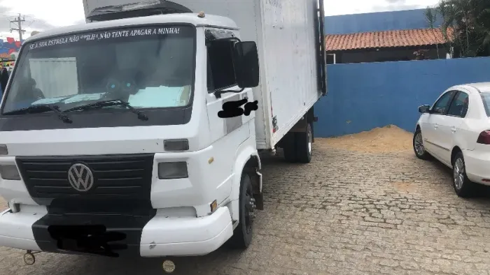 Vendo caminhão VW 8.150 ano 2001 conservado manutenção em dia caminhão de procedência