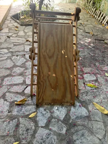Brinquedo Montessori em madeira , ótimo para o desenvolvimento das crianças.