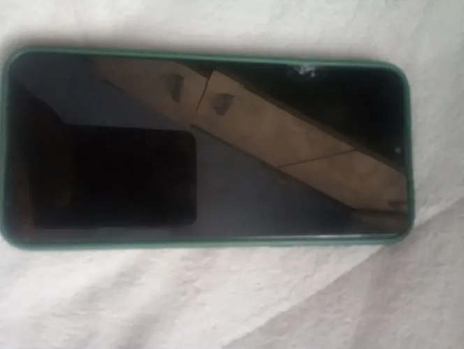Celular LG K41S TELA quebrada.