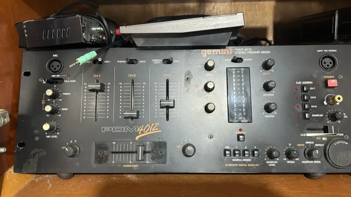Gemini, modelo PDM-4012 Stereo Preamp Mixer