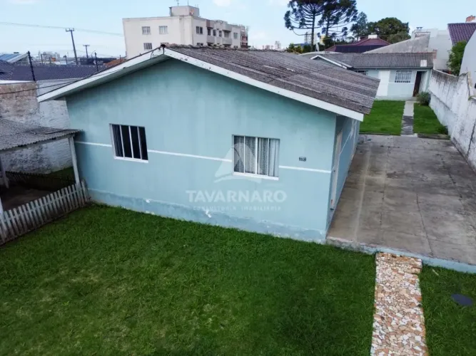 Casa com terreno medindo 675 metros no Jardim Carvalho