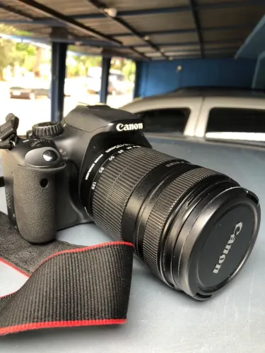 Canon EOS Kiss X4 (Rebel T2i) com Lente Canon 18-135mm EF-S IS (ÚNICO DONO)