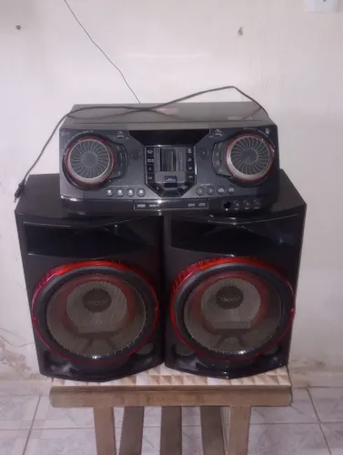 Caixa de som LG XBOOM CL87 COM DEFEITO!