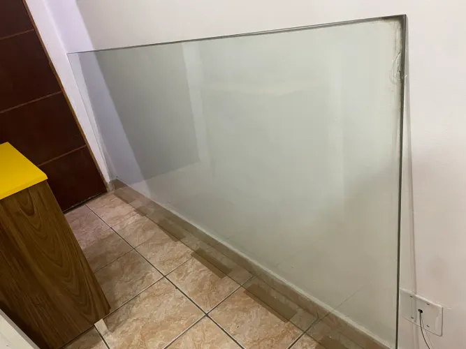 Placa de vidro temperado p/ divisórias, paredes e mesa