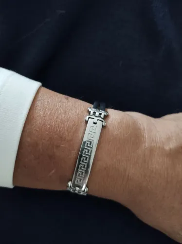 Pulseira estilo Algema em aço cirúrgico 