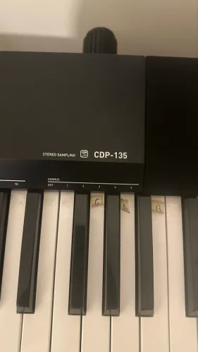 Piano Casio Cdp 135 + pedal de sustein