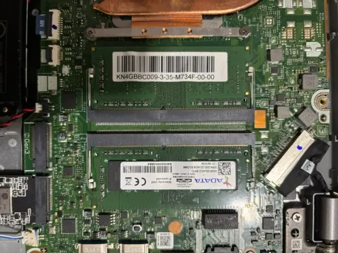 Vendo uma memória RAM Ddr4 4g por 200,00 reais ou duas por 380,00