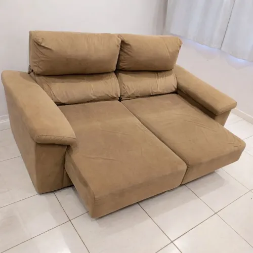 Sofá reclinável com chaise retrátil