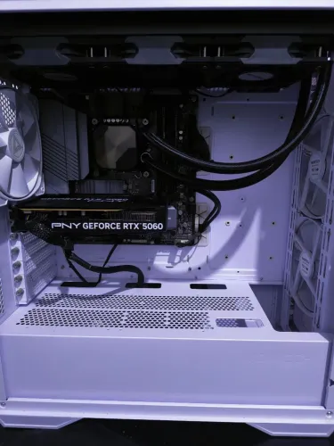 PC GAMER - i5, RTX 5060, 32Ram, SSD 1TB