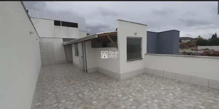 Prédio com 5 Apartamentos de 100m², 2 Coberturas e Loja Comercial no Térreo.