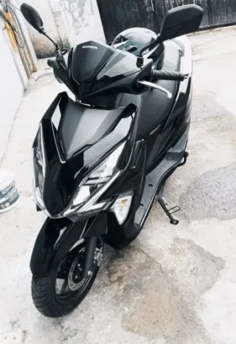 Vendo Honda Elite 125, 2019, em dias e só transferir.