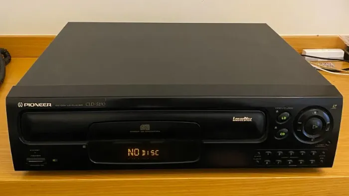 Pioneer CLD-S270 + 8 Laser Disc