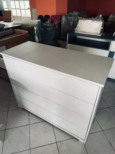 Cômoda Branca com 4 Gavetas