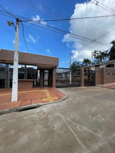 Alugo sobrado