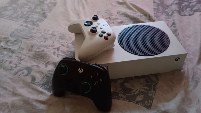 XBOX SERIES S BRANCO 2 CONTROLE, OTIMO ESTADO