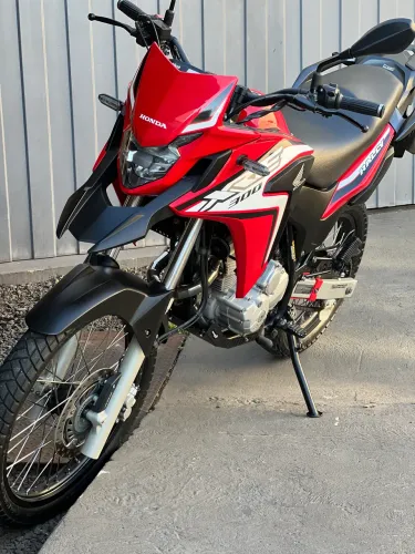 XRE 300 Rally moto conservada para pessoas exigentes