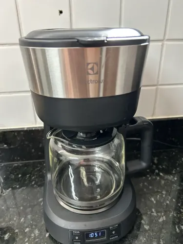 Cafeteira Elétrica Electrolux Experience ECM25 30 Xícaras Preta 220V
