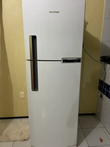 Vende se geladeira novíssima