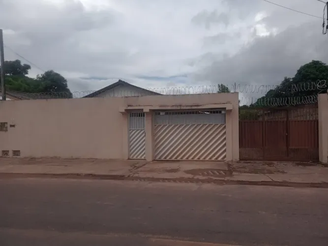 VENDE-SE TERRENO 15X40 NO BAIRRO BURITIS COM 3 CASAS MAIS UMA SUÍTE EM ANEXO