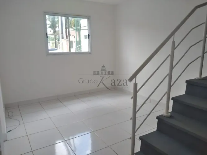 Oportunidade - Sobrado em Condomínio - Residencial Vila Cambuí - Monte Castelo - 2 Dormitó