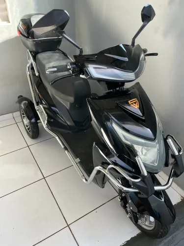 Vendo moto elétrica não precisa de habilitação