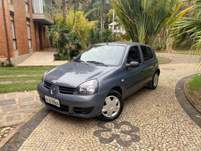 Renault Clio Hi-flex 1.0 16V 5P 2011