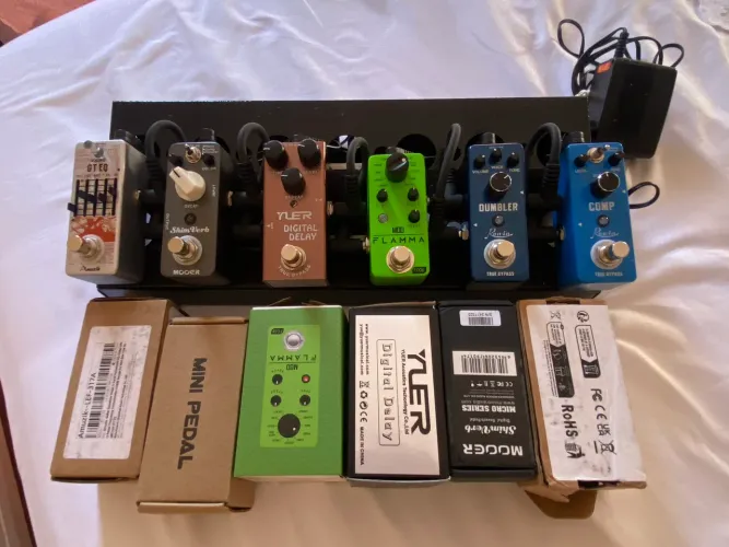 Pedaleira de mini pedais de efeito para guitarra