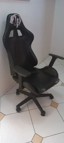 <br>CADEIRA GAMER PRETA - ÓTIMO CUSTO-BENEFÍCIO - Obs. Com marcas de uso, conforme fotos