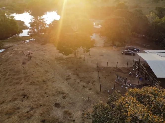 sítio sendo 4 alqueires terra de cultura entre caldas e rio quente.